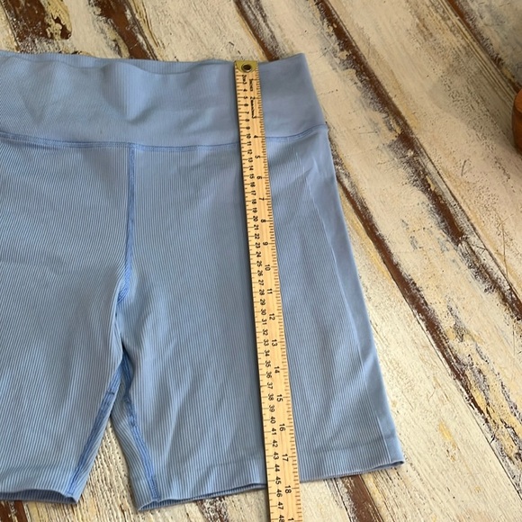 Athleta XL Aurora Seamless 7” Short Swallowtail Blue Nylon Elastane Yoga Wicking - Picture 2 of 5